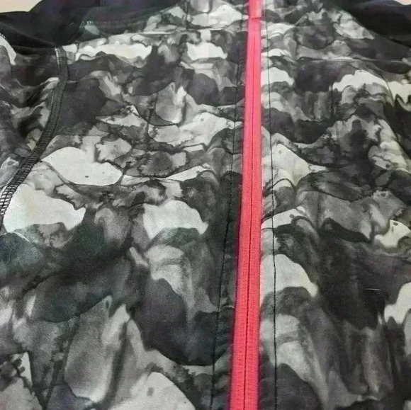 Mondetta, active jacket, vest, black, grey and pink, Sz small, thumbs holes - Picture 8 of 9